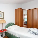 Apartament Sara *