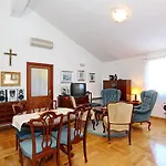 Apartament Sara