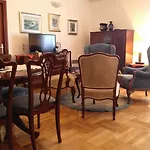 Apartament Sara *