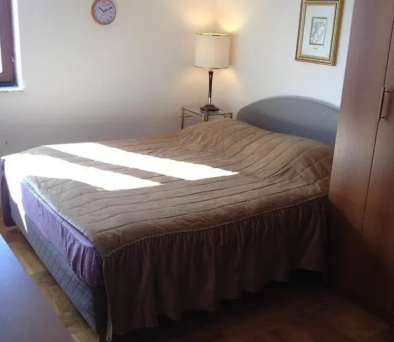 アパート Sara ピロヴァッツ