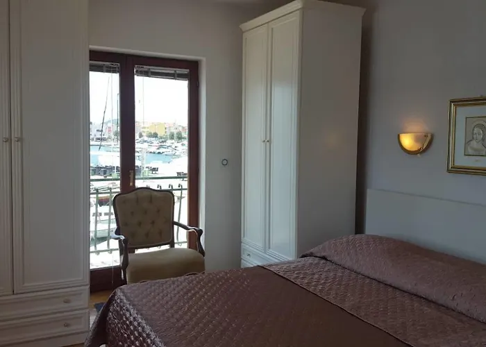 Sara * ピロヴァッツ